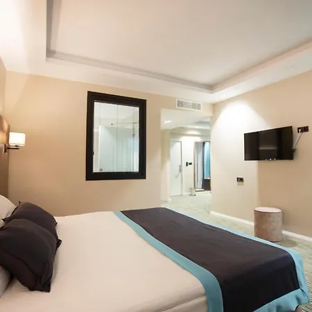 Elifim Hotel